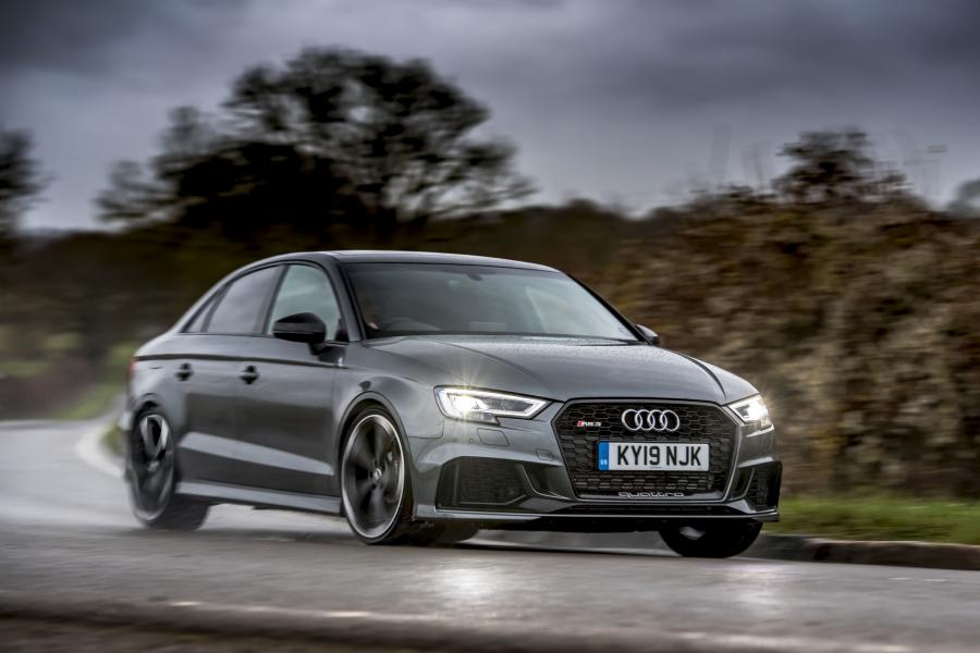  Audi RS3 Sedan Sport Edition (8V) 2019 года  (UK) (фото 27 из 40)